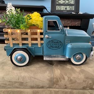Country decor panel pick up truck. Lights work.